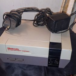 Nintendo  Original Game Console & Plugs