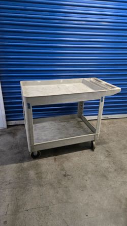 Rubber maid utility cart