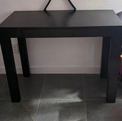 IKEA MICKE Desk