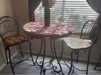 Refurbish-able kitchen table