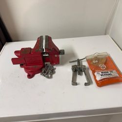 Vtg Lot Of Colombian Made In USA #4 With 4” Jaw Workbench Vise With 3/4 MARK IV Bearing Puller