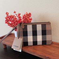 Burberry Wristlets Wallet NWT