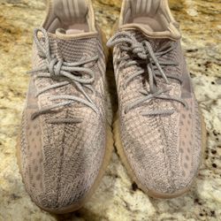 Yeezy Like New 