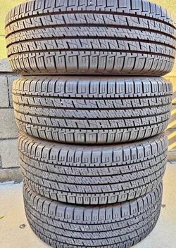 235/55r20 Goodyear tires con 80% de Vida las 4