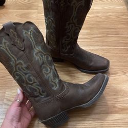 Woman’s Boots Size 7