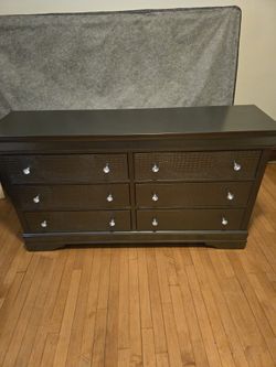 Girl Queen Bedroom Set With Dresser