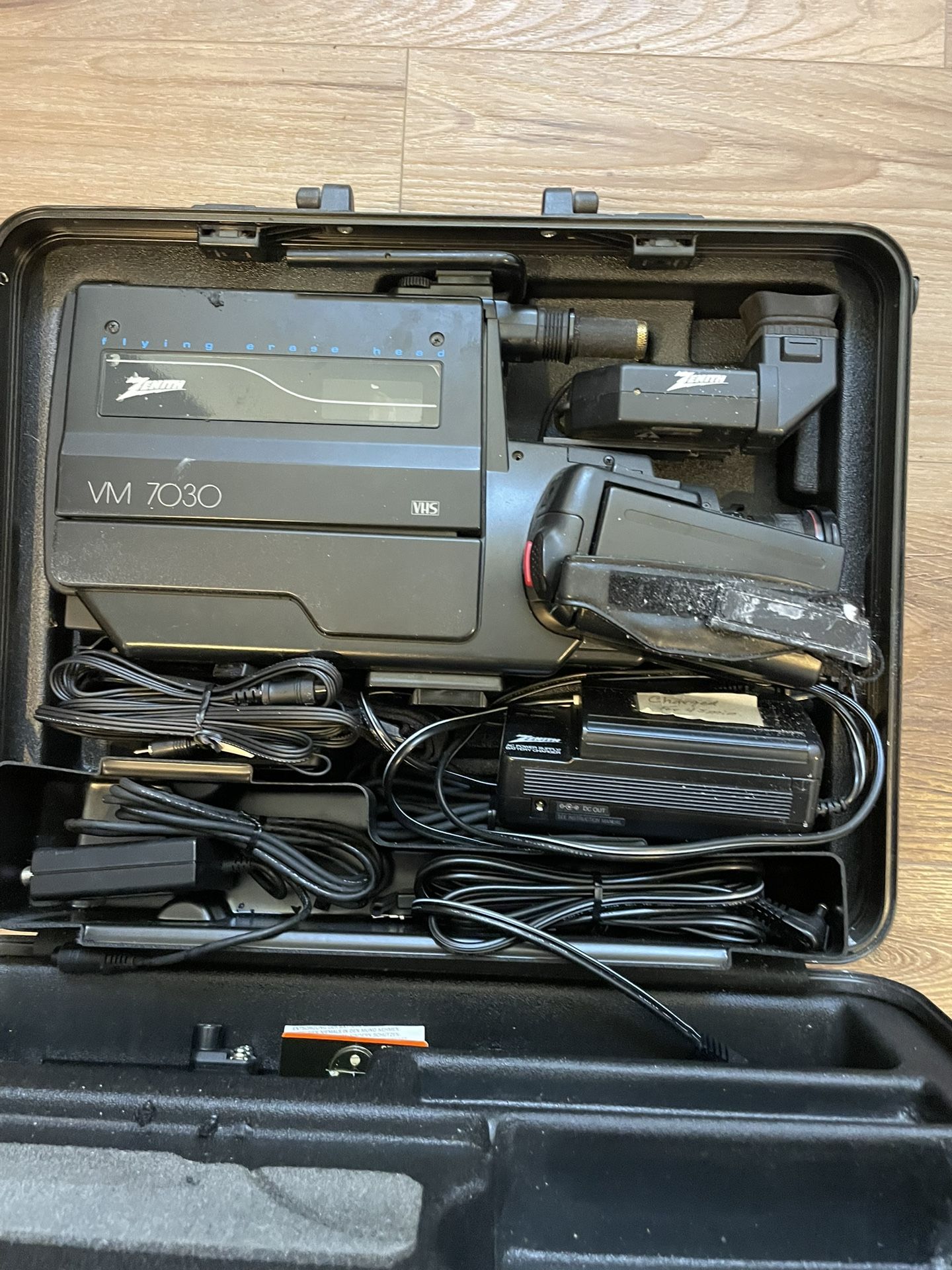 Zenith VM 7030 Camcorder