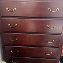 Dresser / Chest
