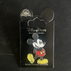 Disney Parks Mickey Mouse trading pin 