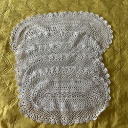VINTAGE HANDMADE   CROCHET TABLE PLACEMATS