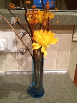 Beautiful blown glass w/ arrangement