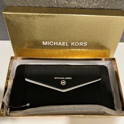 NWT Michael Kors Jet Set Charm Wristlet