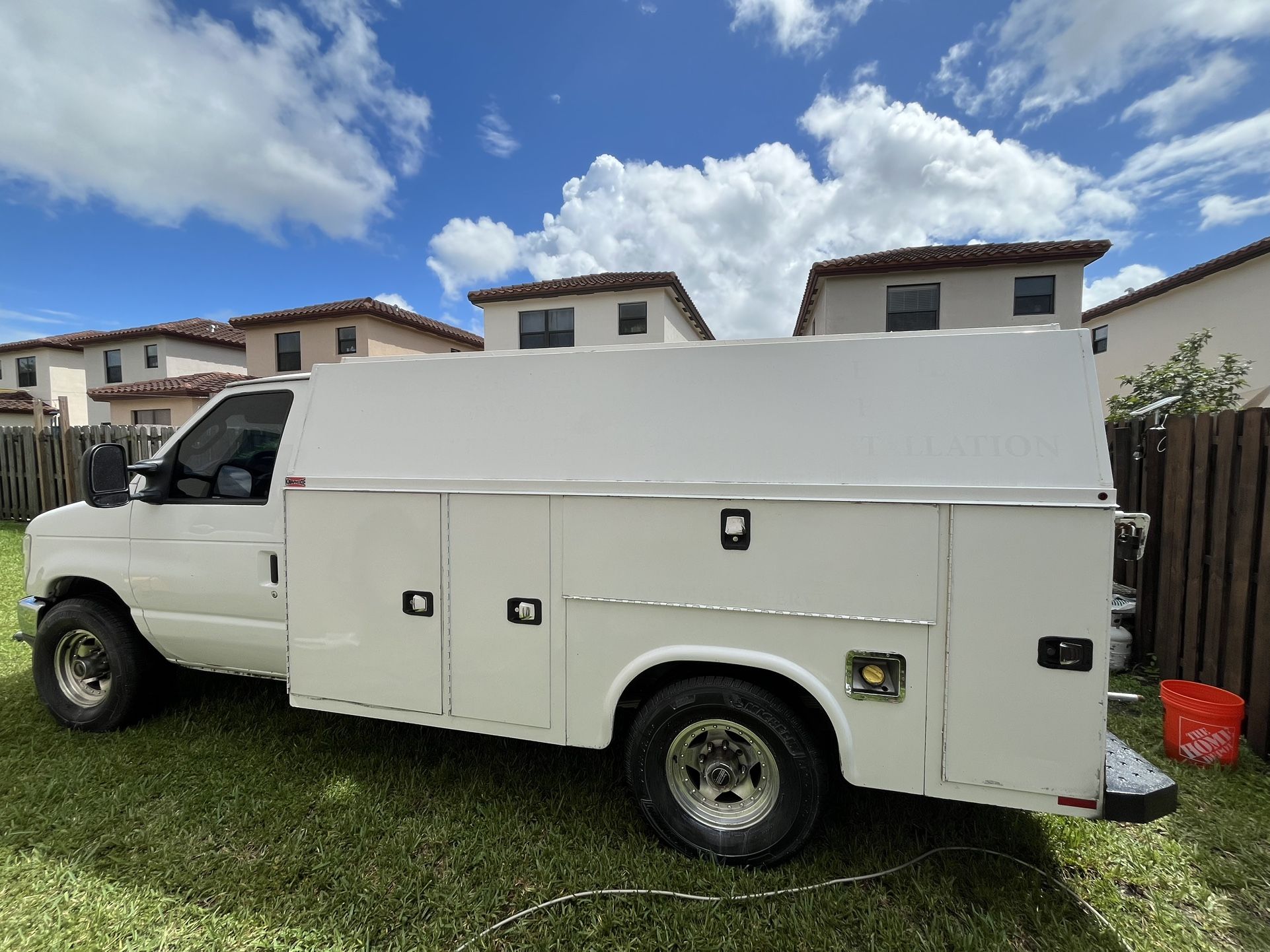 Ford Kuv Van