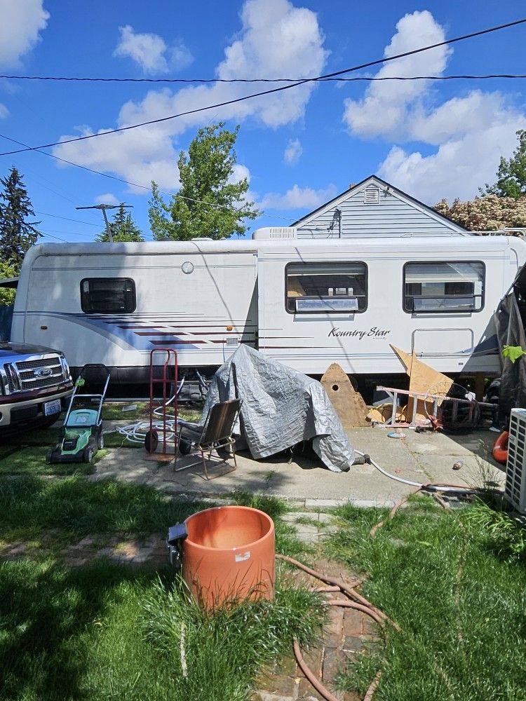 Very Nice 34 Ft RV One Slider Great Shaoe