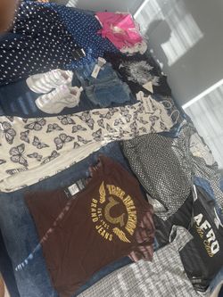 25$ Everything Brand New Sz S And Xs Shoes Are Sz 1yAll For 25$