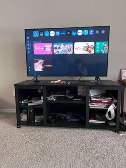 Samsung TV 43 inches and TV stand