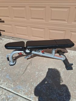 Star Trac Weight Bench