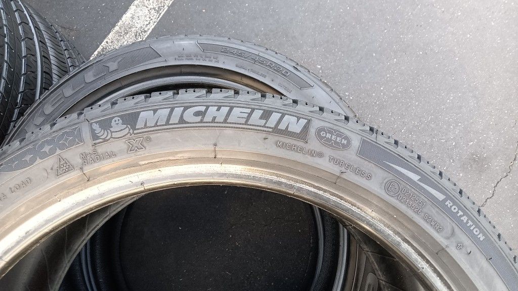 2 Llantas 245 40 R19 Michelin X Ice