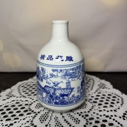Chinese Blue and white antique scene porcelain empty  bottle