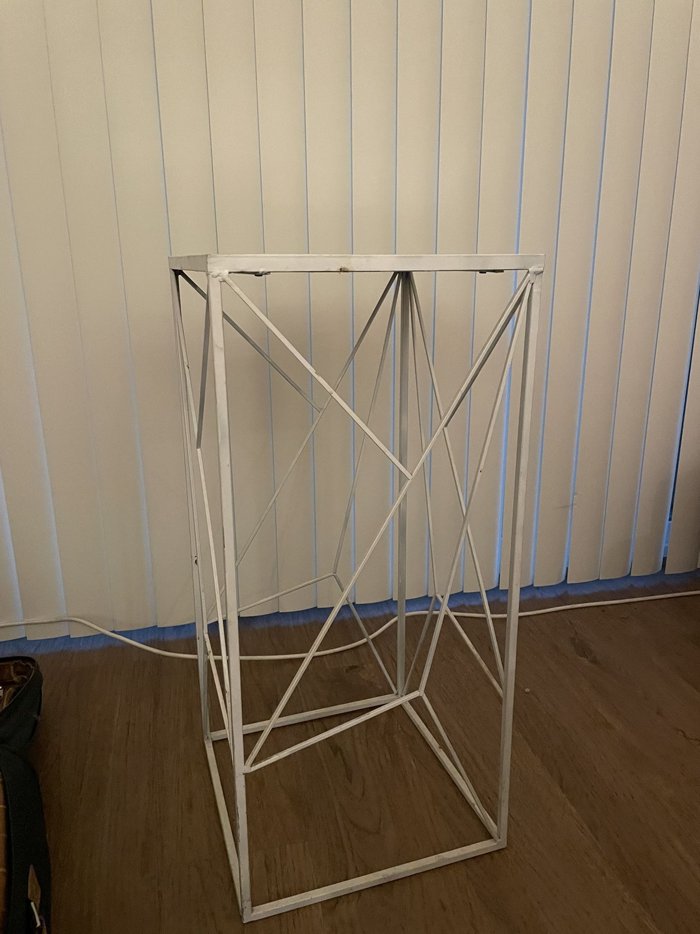 White Mirror Stand