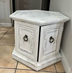 White Farmhouse End Table / Accent Cabinet / Coffe table