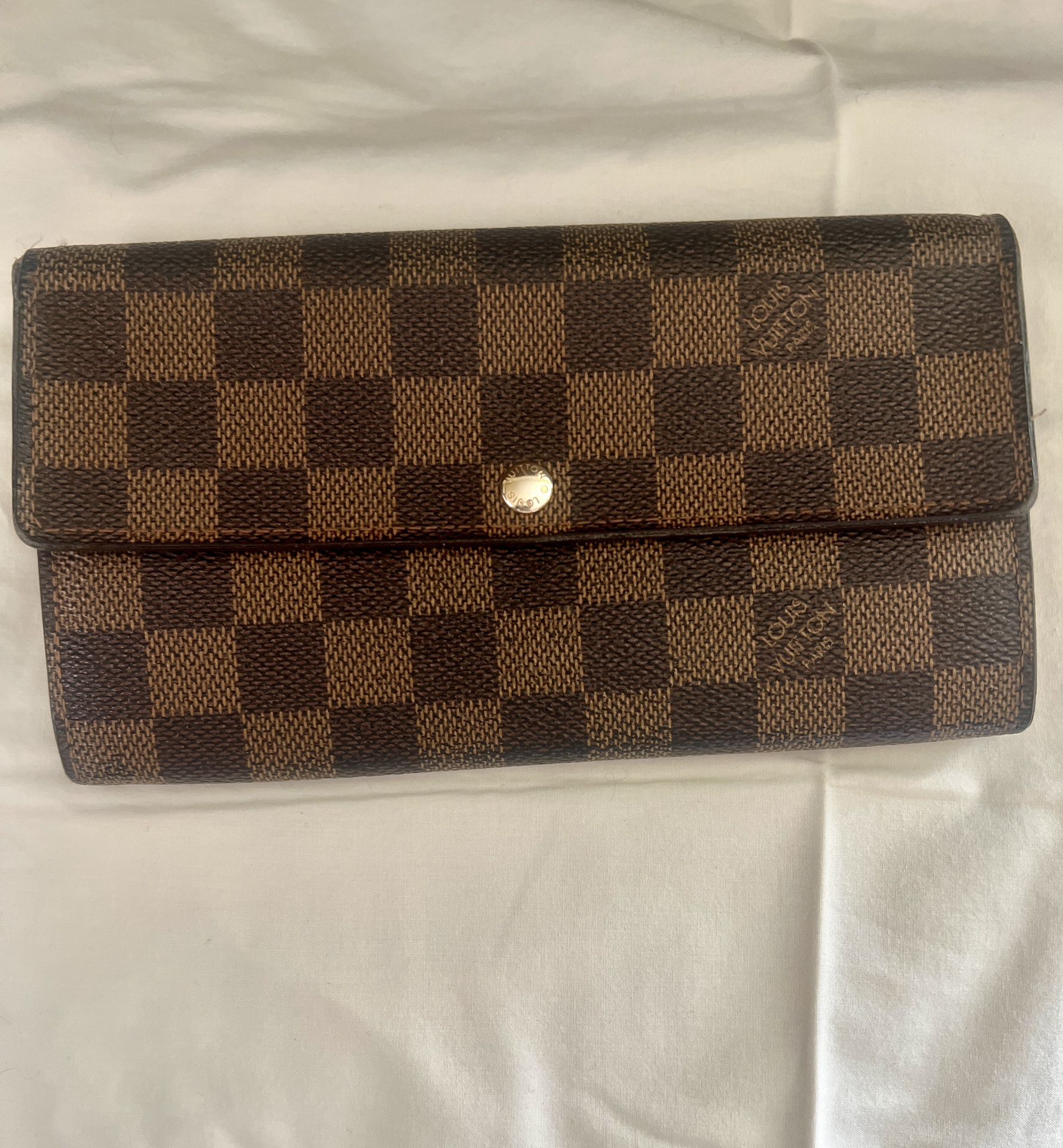 louis vuitton damier wallet disc. today only amazing condition 