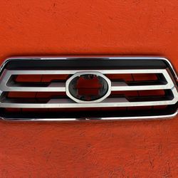 2016 - 2019 Toyota Tacoma Upper Grille Grill W/  Chrome Trim OEM 53114-04230