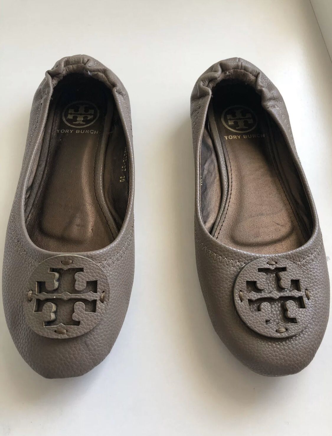 Tory Burch logo nude brown leather ballet flats