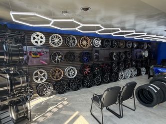 Se venden rines y llantas para todo tipo de carro y camioneta