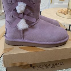 Girls Size 2 Uggs 
