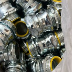 COMPRESSION TYPE CONNECTOR FOR THINWALL CONDUIT (EMT) QUANTITY. C US 25 LISTED EMT FITTING 9C77 ELECTRICAL METALLIC TUBING FITTING INSULATED THROAT BU