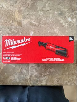 3/8” Milwaukee ratchet w/ 2.0 battery
