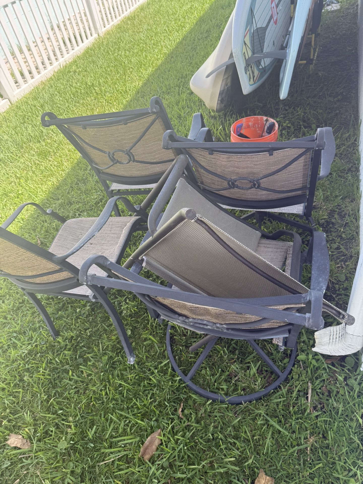 Free Patio Tables And Chairs