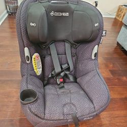 Infant and Baby Carseat MAXI COSI