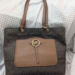 Gorgeous Brand New Michael Kors Purse 