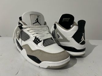Jordan 4 Black (Military black)