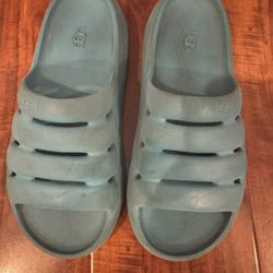 GUC Women’s Size 9 UGG Slides
