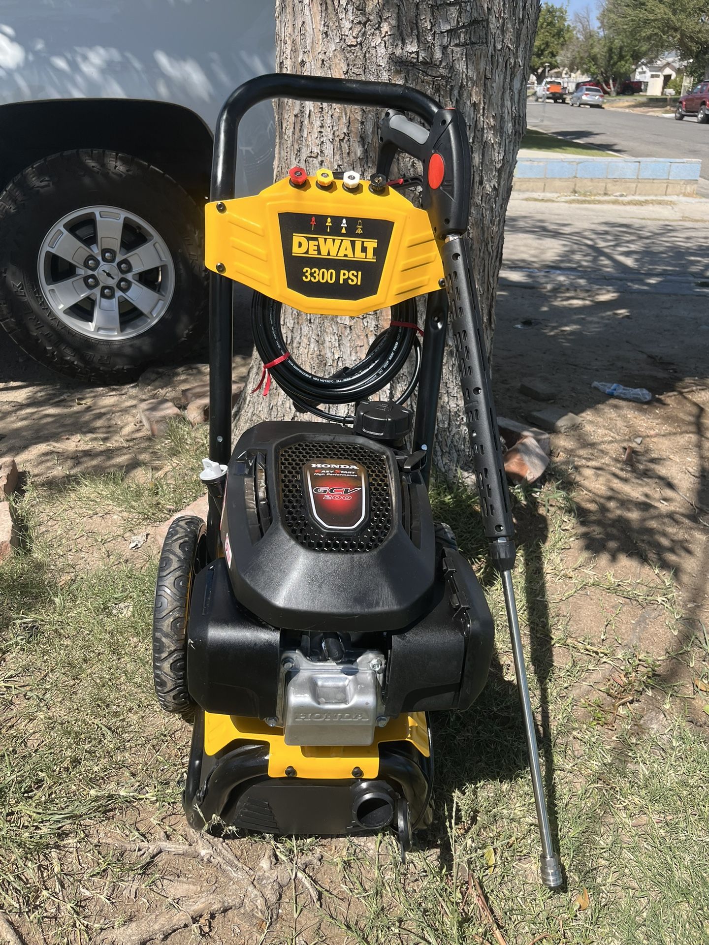 DEWALT 3300 PSI 2.4 GPM Cold Water Gas Pressure Washer with HONDA GCV200 Engine