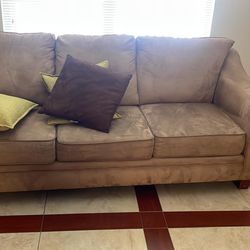 Camel sofa. Couch, 3 seats furniture for livingroom. Sleeper sofa. Mueble marron