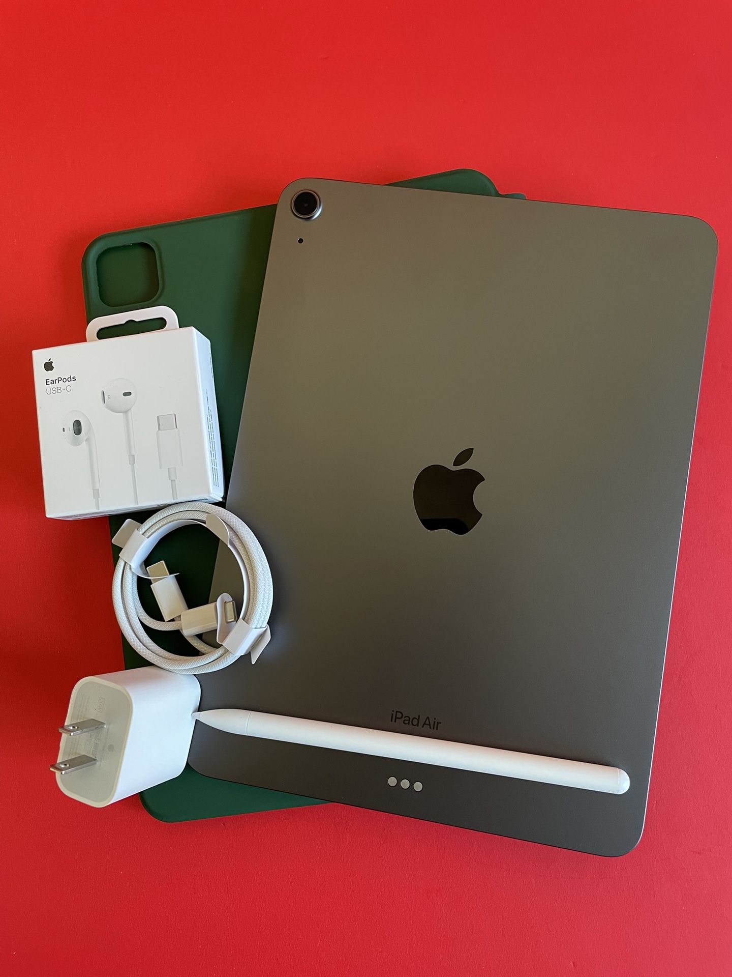 32” Smart TV W/ Wall Bracket