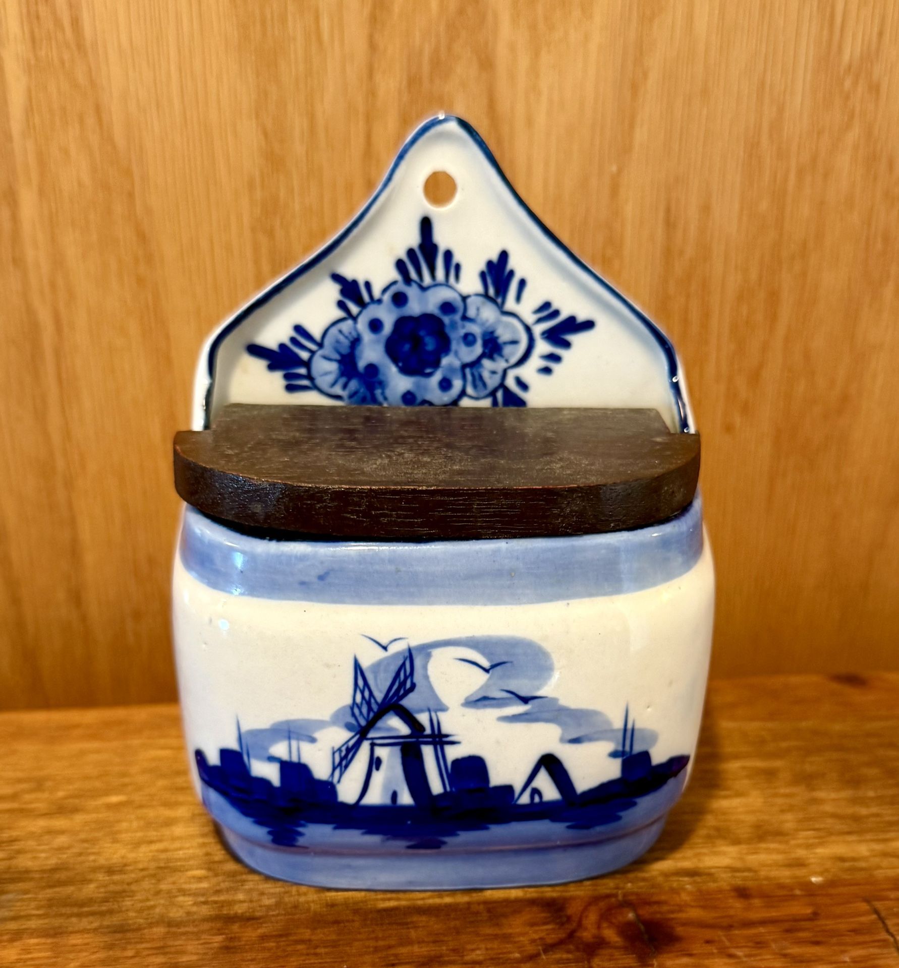 AUTHENTIC VTG HANDPAINTED BLUE DELFT HOLLAND SALT BOX 5”