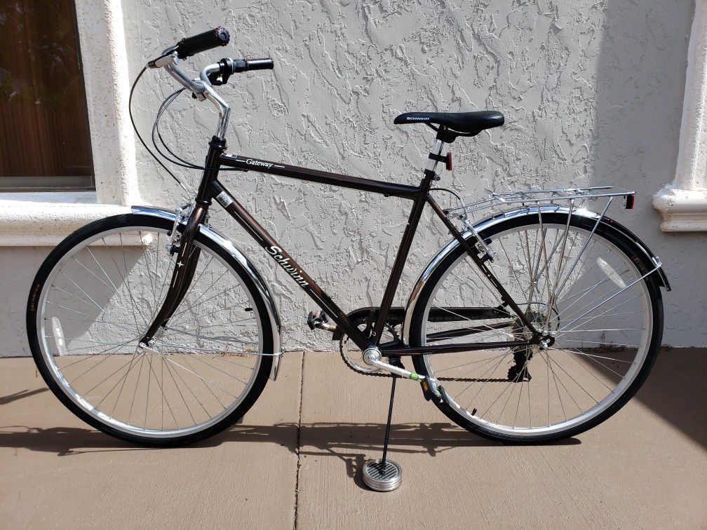 Schwinn Gateway 700C Classic Hybrid Bicycle