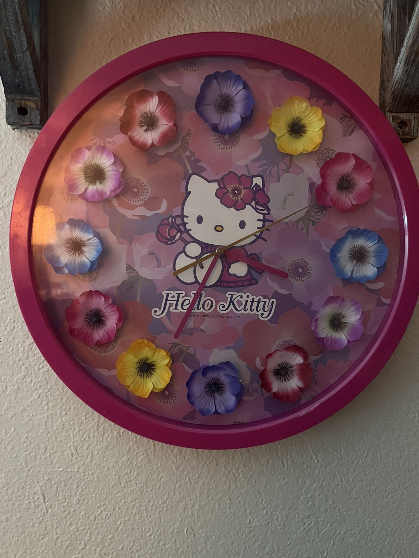 1978 Vintage HELLO KITTY wall Clock Works Great