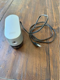 Electric pencil sharpener