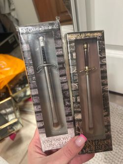 Game of thrones makeup brushes. Needle and Longclaw.