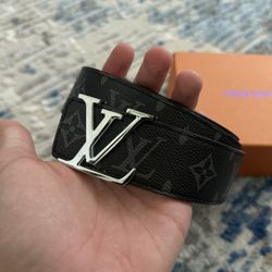 LV belt sliver on black (with box) 