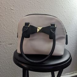Apt. 9 Black/White W/Black Bow Clutch