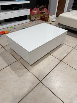 Living room center table