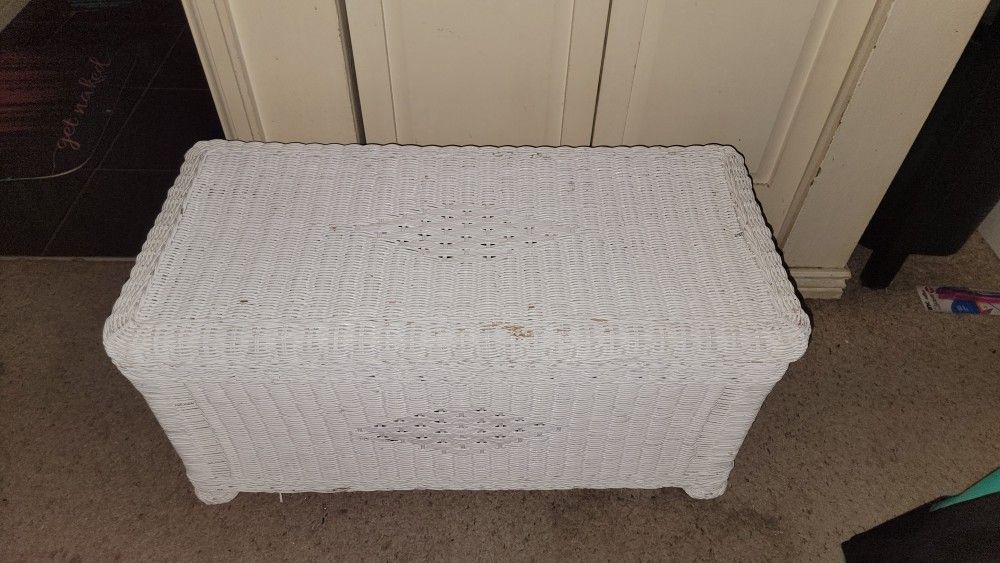 White Wicker Small Trunk