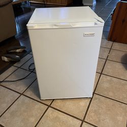 Artic Fresh Mini Fridge 